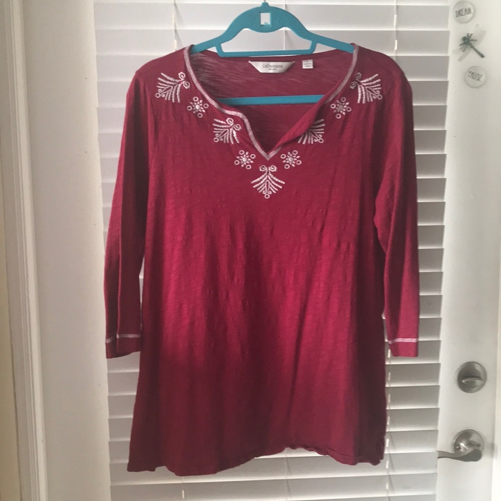 Liz Claiborne brick w/stone accent tunic. Size L.